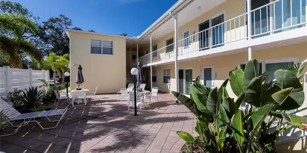 700 W VENICE AVENUE