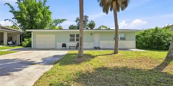 2618 LAKESHORE CIRCLE