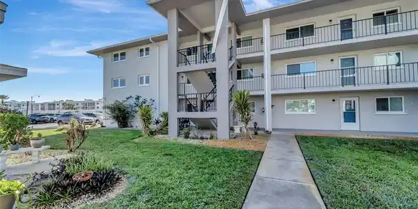 649 TAMIAMI TRAIL S