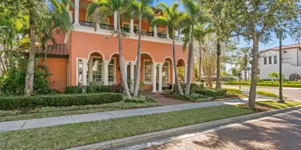 4912 YACHT CLUB DRIVE