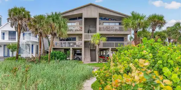 300 BEACH TRAIL