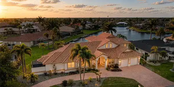 524 LA CARUNA COURT