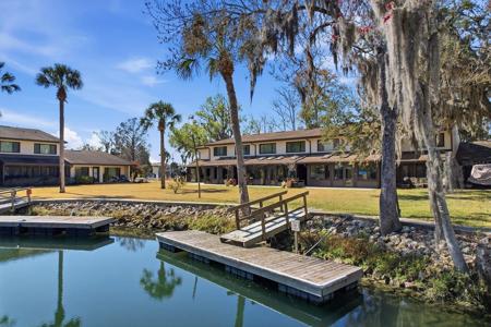 1637 SE PARADISE CIRCLE
