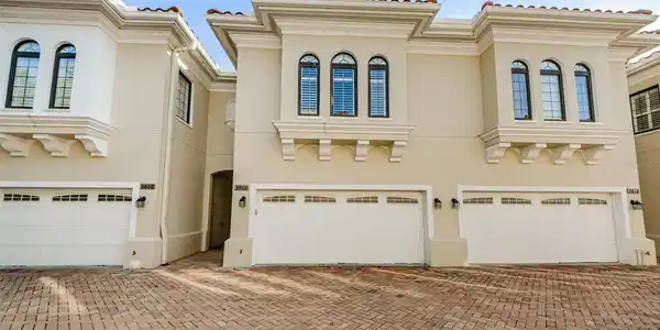 3810 VILLAS DEL SOL COURT