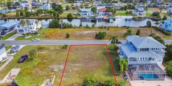 3327 TURKS CAP DRIVE