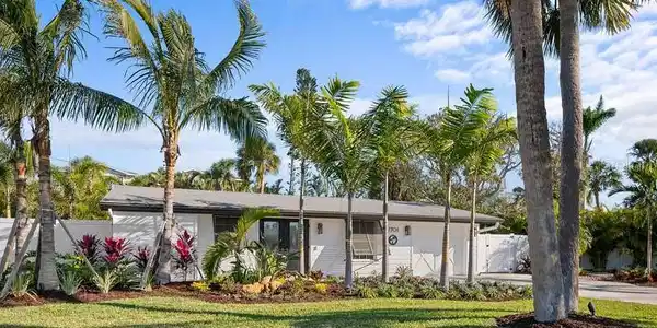 7701 PALM DRIVE