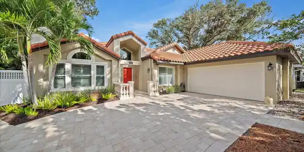 1713 FIESTA DRIVE