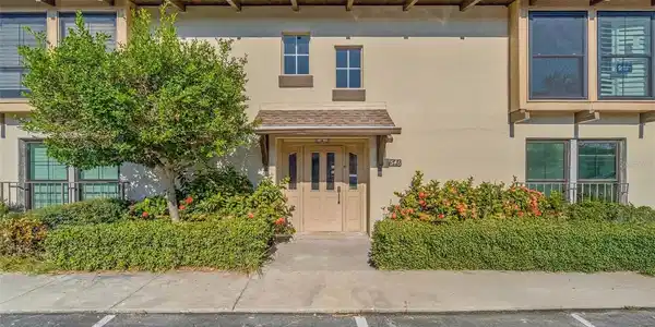 546 PLAZA SEVILLE COURT