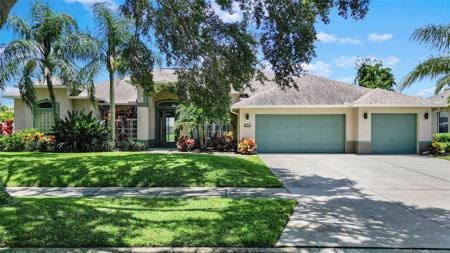 833 WOODBINE DRIVE