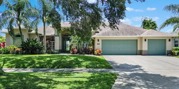 833 WOODBINE DRIVE