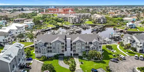 5722 BISCAYNE COURT
