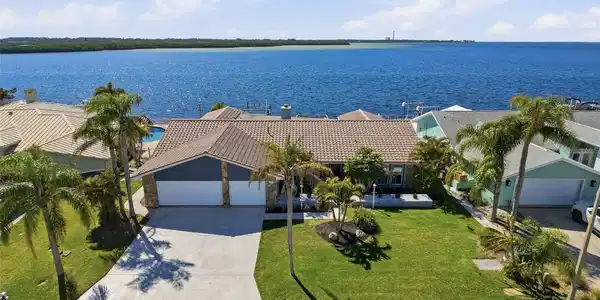 4936 SOUTHSHORE DRIVE