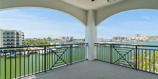211 DOLPHIN POINT
