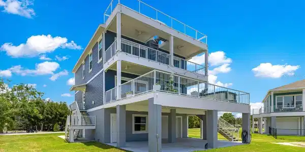 6812 DRIFTWOOD DRIVE
