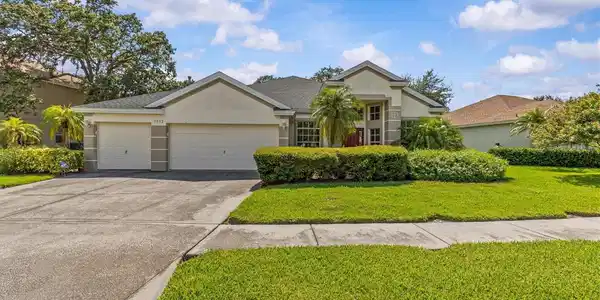 1852 LONGVIEW LANE
