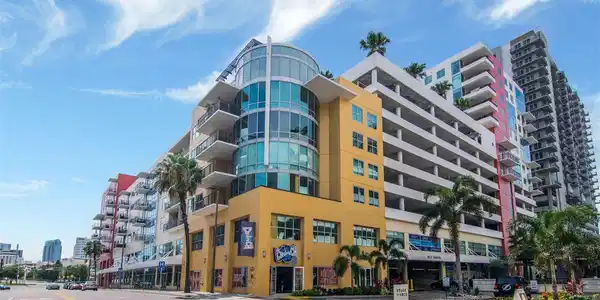 1120 E KENNEDY BOULEVARD