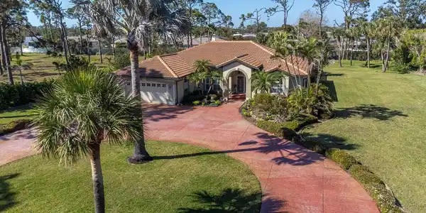 915 PARK PLACE DRIVE