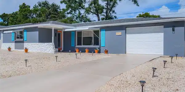 3702 KINGSBURY