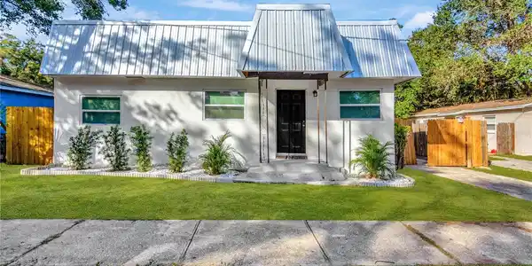 610 WOODLAWN STREET