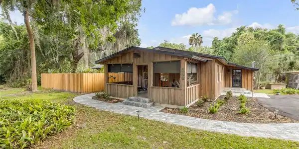 233 W ARIEL ROAD