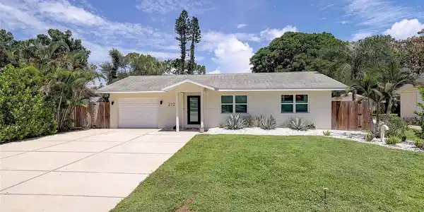 2121 PALM TERRACE