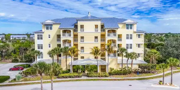 8571 AMBERJACK CIRCLE