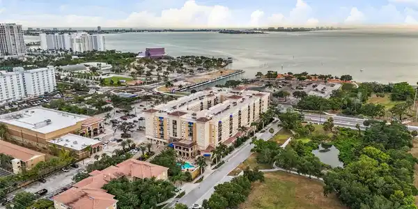 1064 N TAMIAMI TRAIL