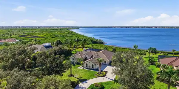 3121 RIVERSHORE LANE