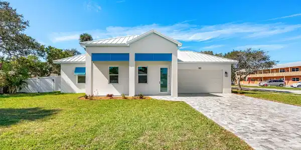 382 WOODLAND AVENUE