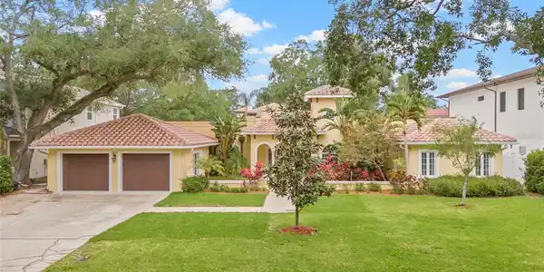 3215 W FAIR OAKS AVENUE