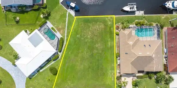 3806 BERMUDA COURT