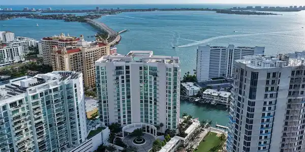 401 QUAY COMMONS