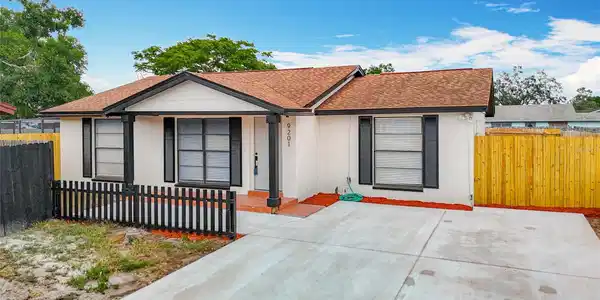 9201 SPY GLASS COURT