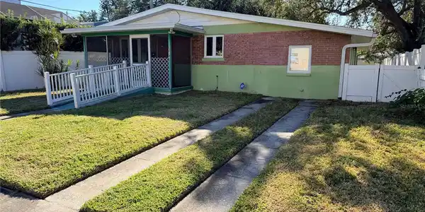 214 COMO STREET