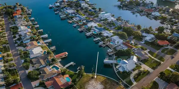 515 WINDWARD PASSAGE
