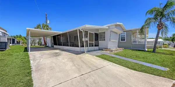 208 SOUTHWINDS DRIVE