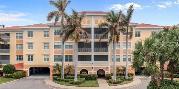 255 W END DRIVE
