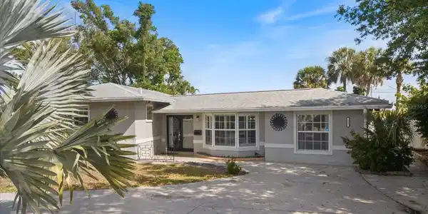 117 AURORA STREET E