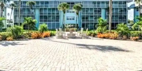 325 N CAUSEWAY