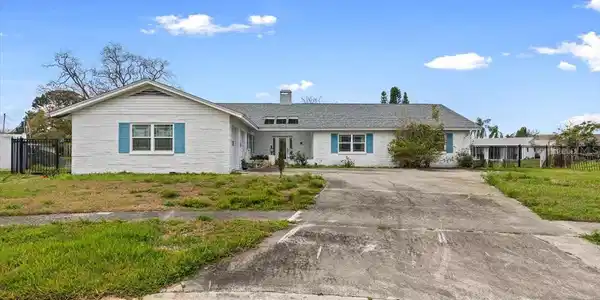8468 FLAGSTONE DRIVE