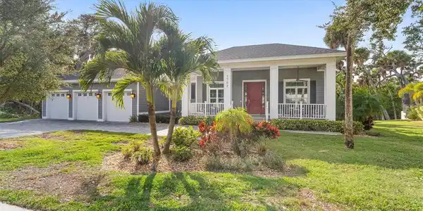 1702 SAXON DRIVE
