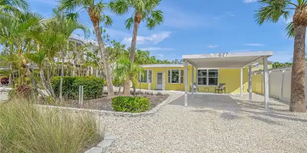 627 AVENIDA DEL NORTE