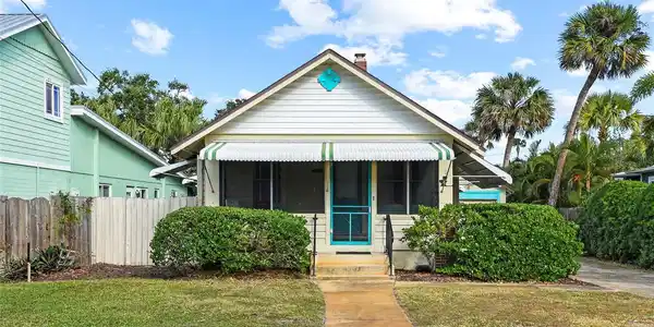402 OAKWOOD AVENUE