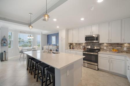 910 TIDEWATER SHORES LOOP