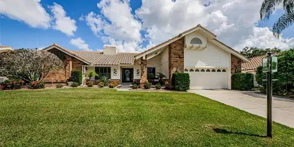 2922 PARKCREEK DRIVE