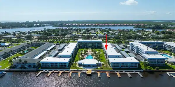 325 N CAUSEWAY