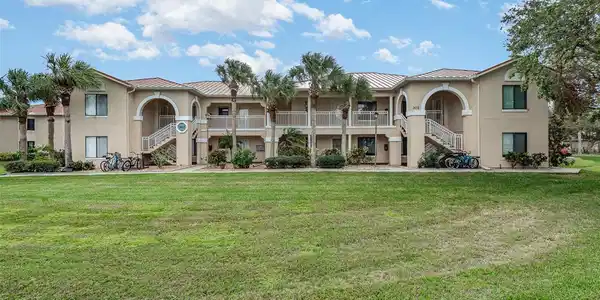 302 HARBOUR BOULEVARD