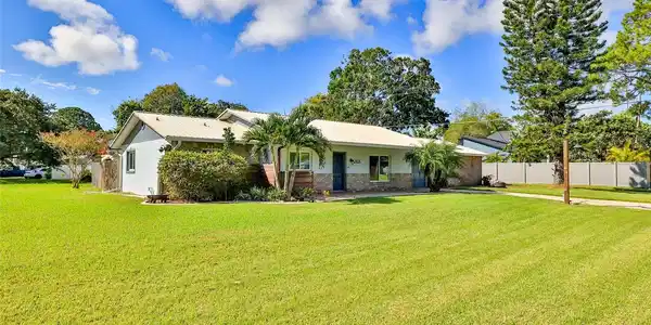 2404 VICTORY PALM DRIVE