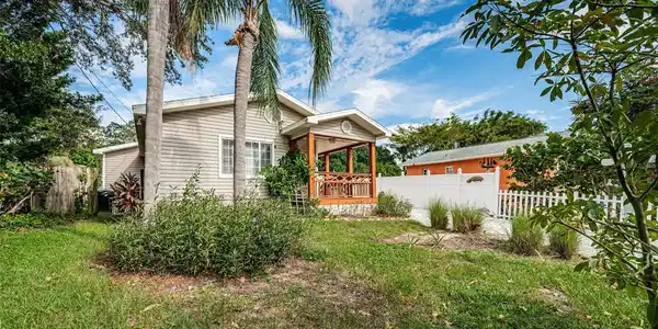 790 HARBOR HILL DRIVE