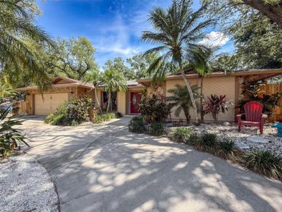 44 PINEWOOD CIRCLE